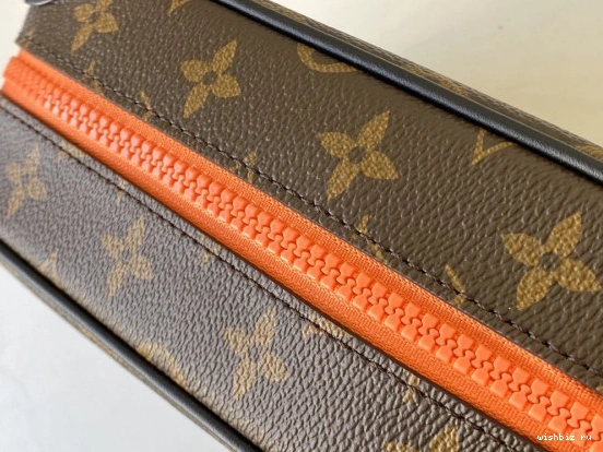 WIS VUITTON LOUIS TRUNK SOFT 1120